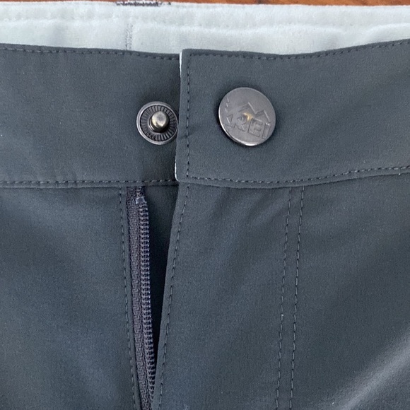 REI hiking pants. SIZE 6 - Picture 5 of 8